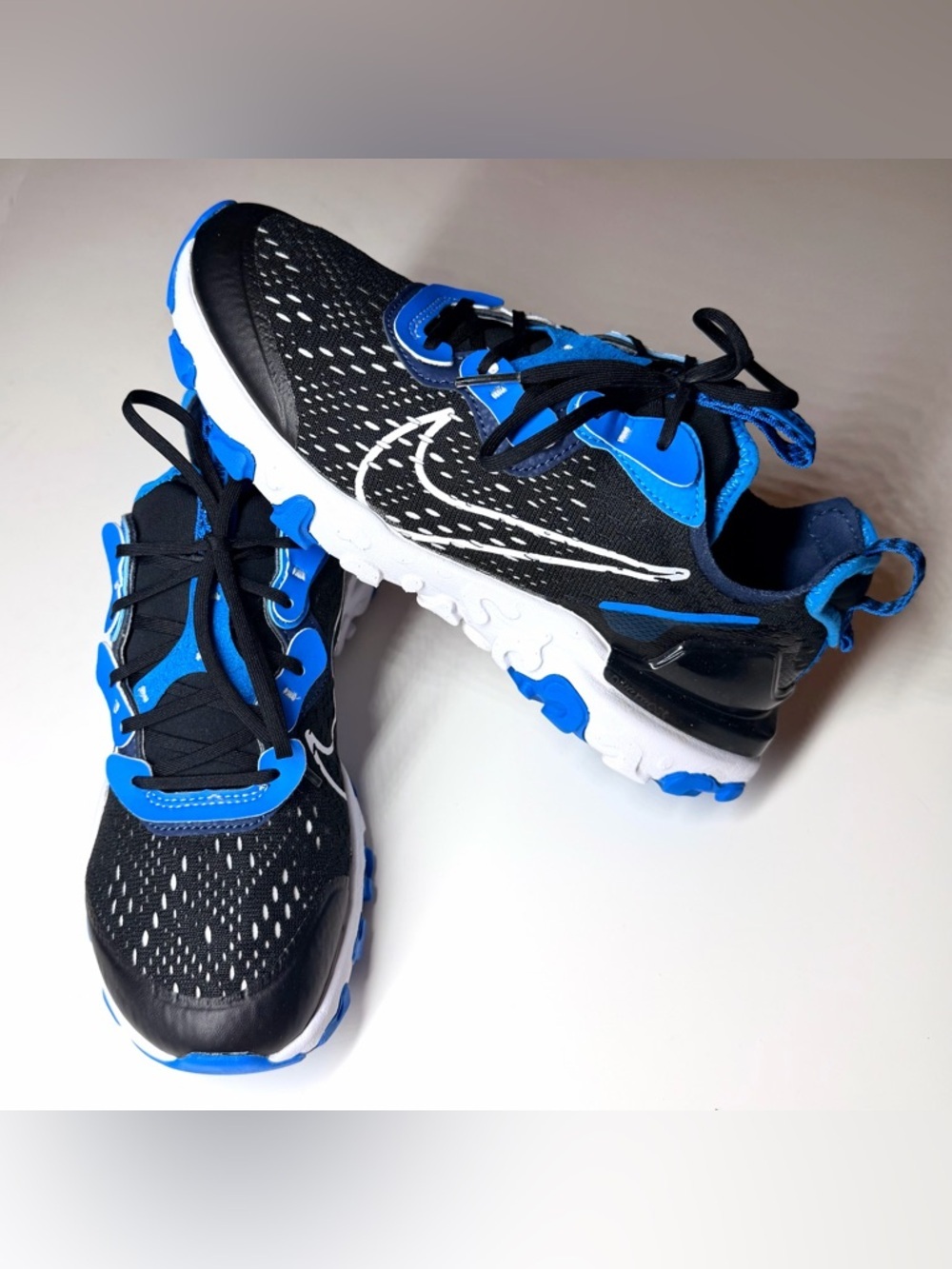 Nike Kids React Vision Athletic sneakers
Black / White / Blue Size- 6Y